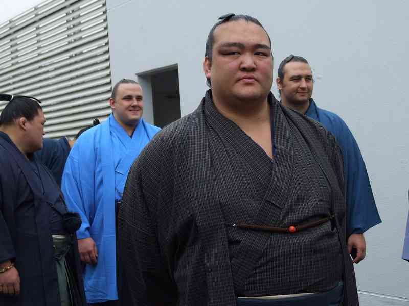 とにかく明るい豊ノ島！「安村ネタ」にネットで大絶賛！しかも履いてない