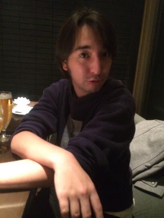 板野友美、美バスト強調 ベッド上のSEXYな姿にファン興奮
