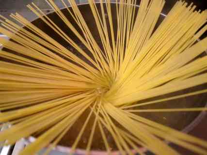 パスタをゆでるのに「塩」はあまり必要なかった!?説がネット上で話題に