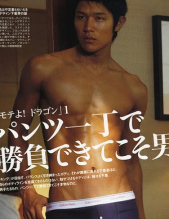 30kg増量した鈴木亮平。ブ厚い胸板がチラ見え！
