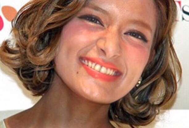ローラ、前髪パッツン＆ショートヘアでイメージ一新 「別人みたい」「似合う」と反響