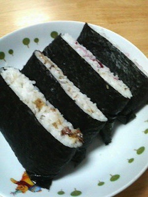 おにぎらずの中に何を入れてますか ガールズちゃんねる Girls Channel