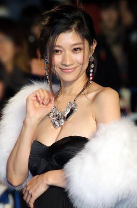 篠原涼子の隠せない加齢感に「劣化」か「自然体」かの大論争!