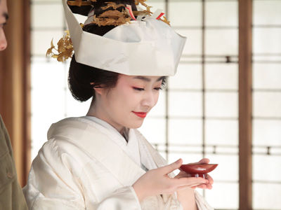 和装で結婚式した方、ウエディングドレスも着ましたか？