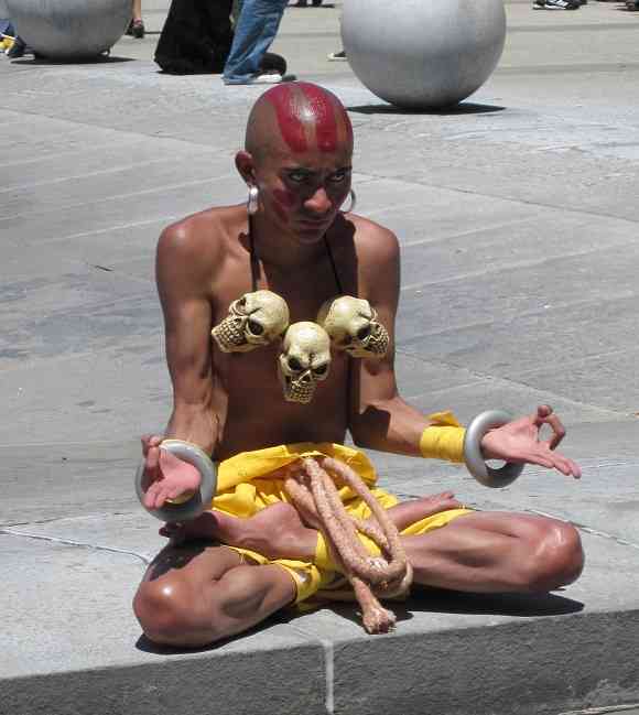 ピラティスやってる人！