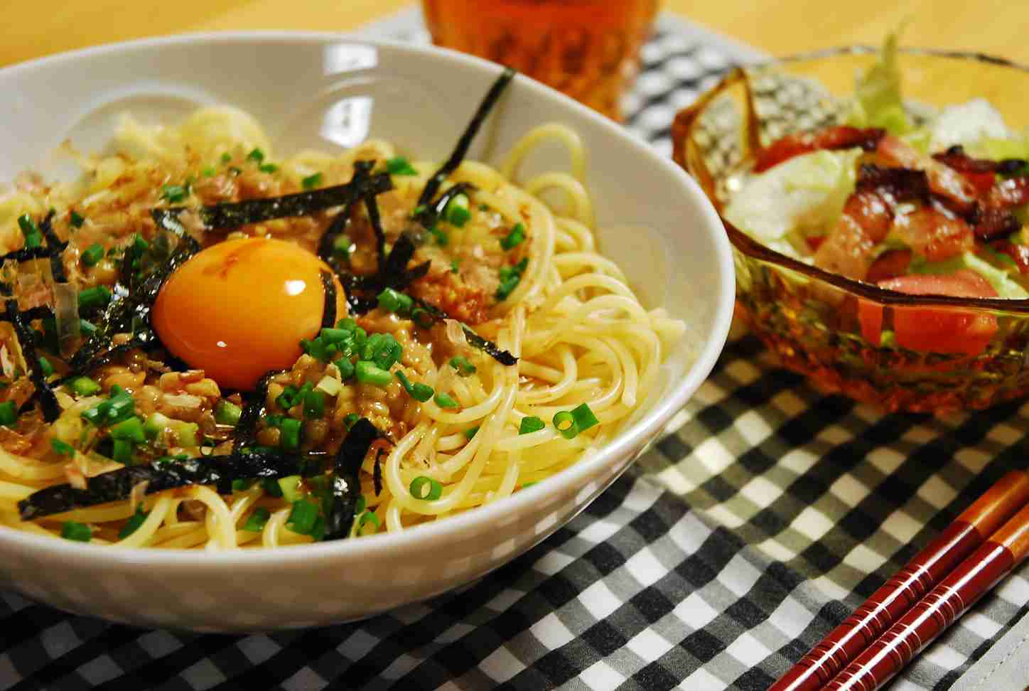最後に生卵・半熟卵を乗せると美味しい食べ物