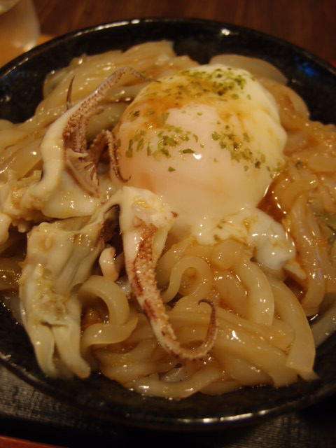 最後に生卵・半熟卵を乗せると美味しい食べ物