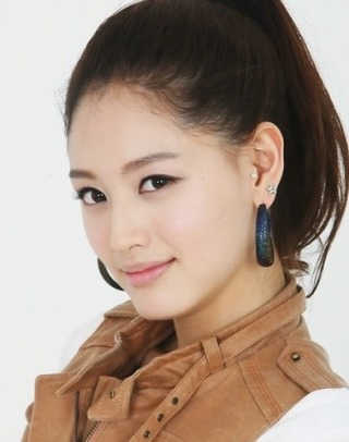 綾瀬はるか、優美な純白ウェディングドレス姿を披露！「オトナな私に仕上がった」