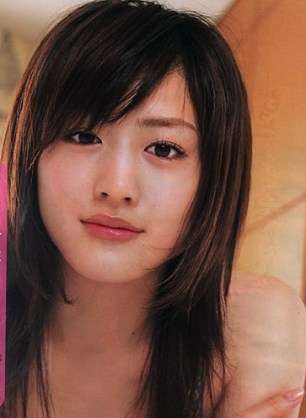 綾瀬はるか、優美な純白ウェディングドレス姿を披露！「オトナな私に仕上がった」