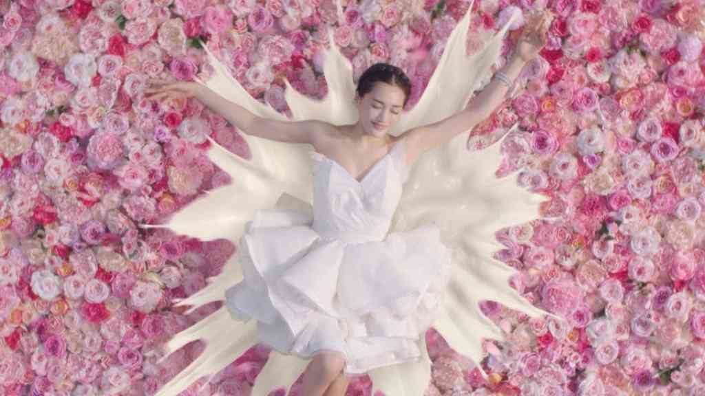 綾瀬はるか、優美な純白ウェディングドレス姿を披露！「オトナな私に仕上がった」