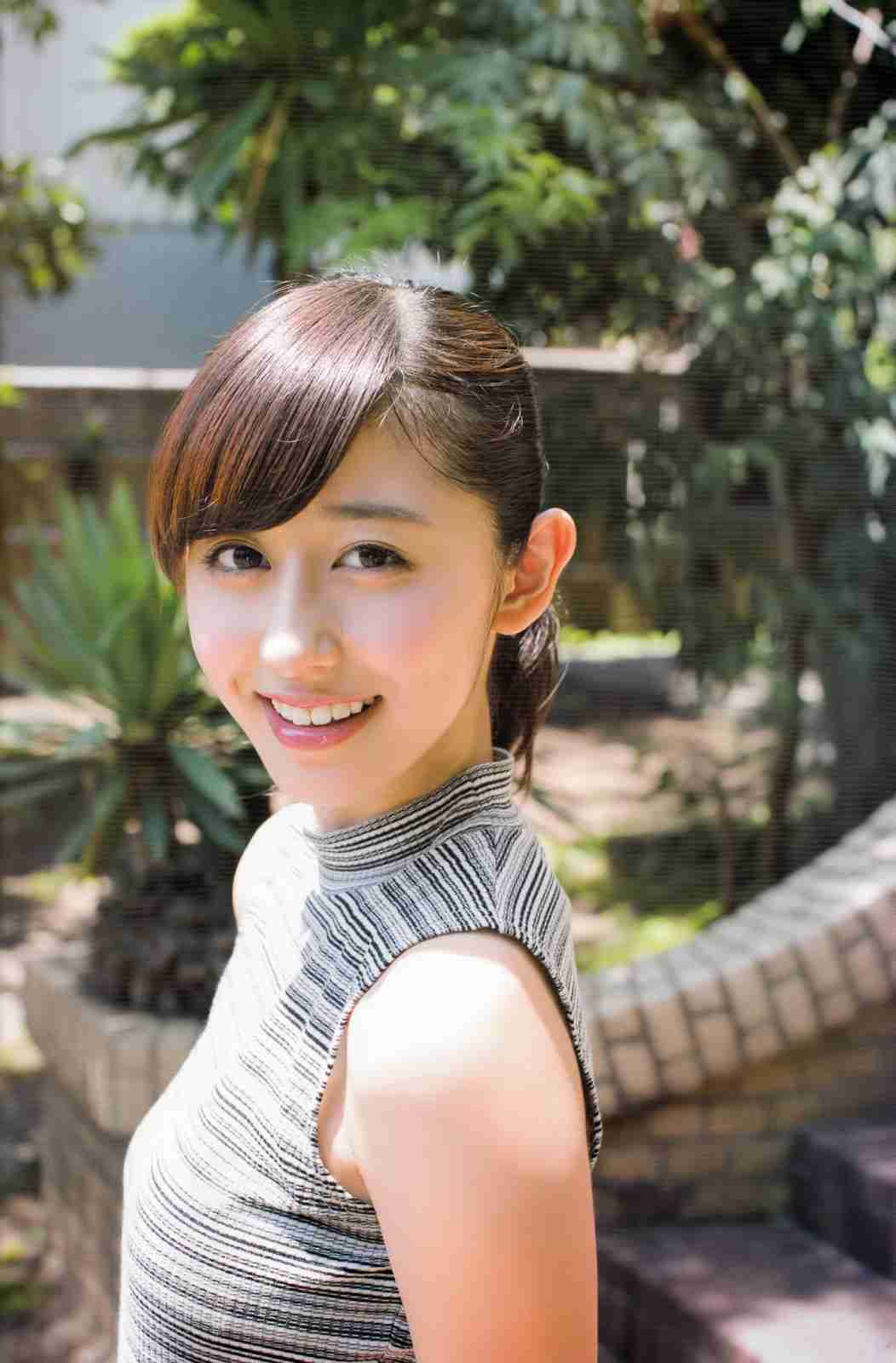 乃木坂46白石麻衣、幼少期の姿に「既に可愛い」「美人のルーツ」の声