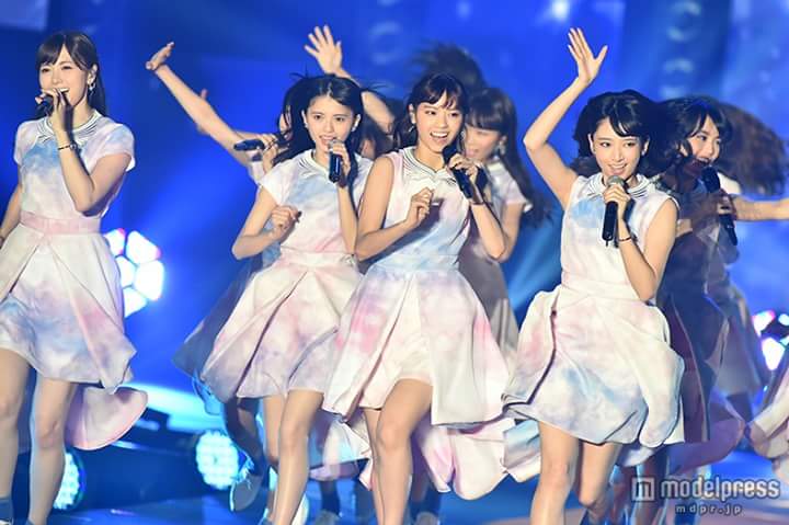 乃木坂46白石麻衣、幼少期の姿に「既に可愛い」「美人のルーツ」の声
