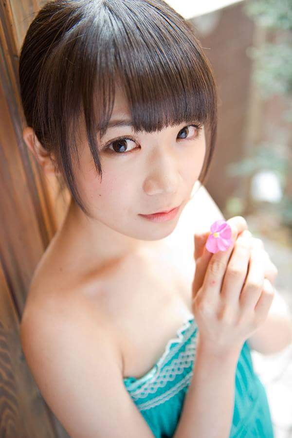 乃木坂46白石麻衣、幼少期の姿に「既に可愛い」「美人のルーツ」の声