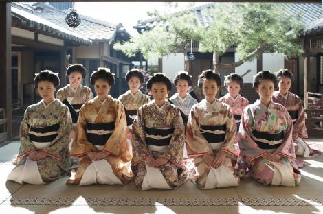 乃木坂46白石麻衣、幼少期の姿に「既に可愛い」「美人のルーツ」の声