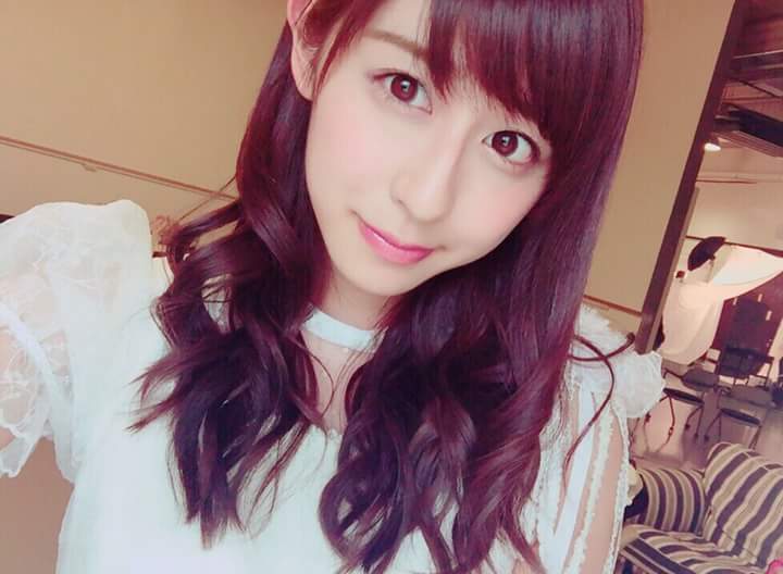 乃木坂46白石麻衣、幼少期の姿に「既に可愛い」「美人のルーツ」の声