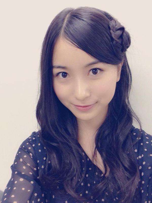 乃木坂46白石麻衣、幼少期の姿に「既に可愛い」「美人のルーツ」の声