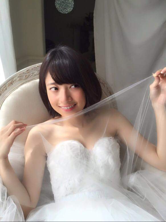 乃木坂46白石麻衣、幼少期の姿に「既に可愛い」「美人のルーツ」の声