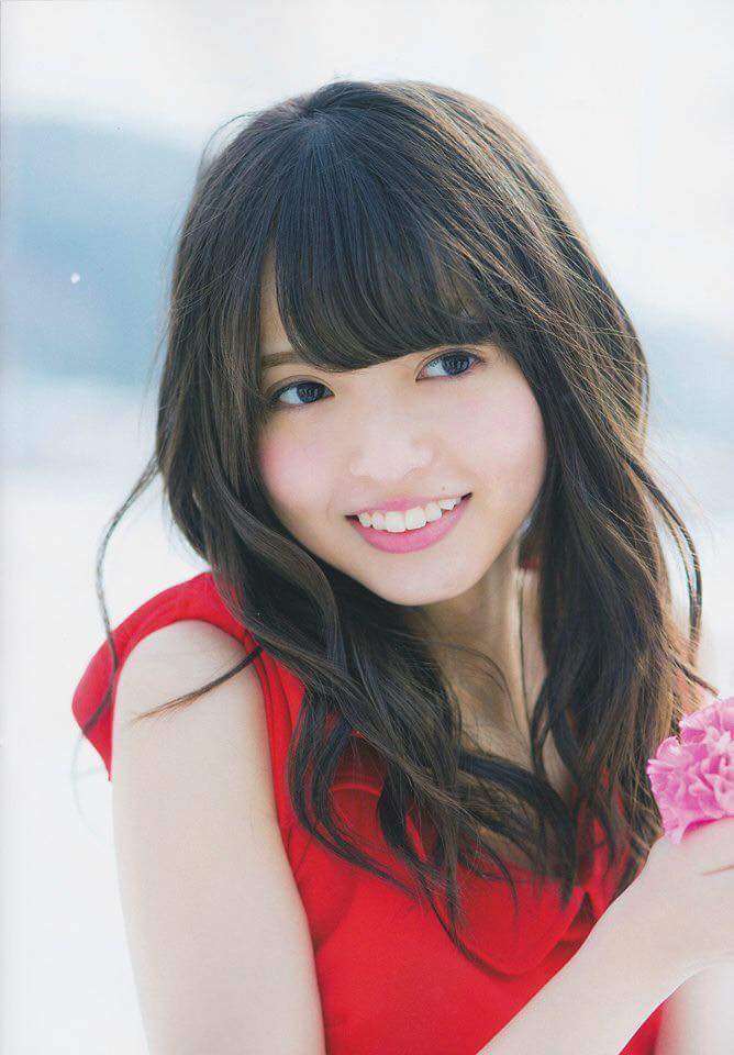 乃木坂46白石麻衣、幼少期の姿に「既に可愛い」「美人のルーツ」の声