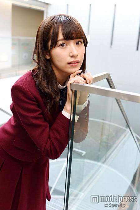 乃木坂46白石麻衣、幼少期の姿に「既に可愛い」「美人のルーツ」の声