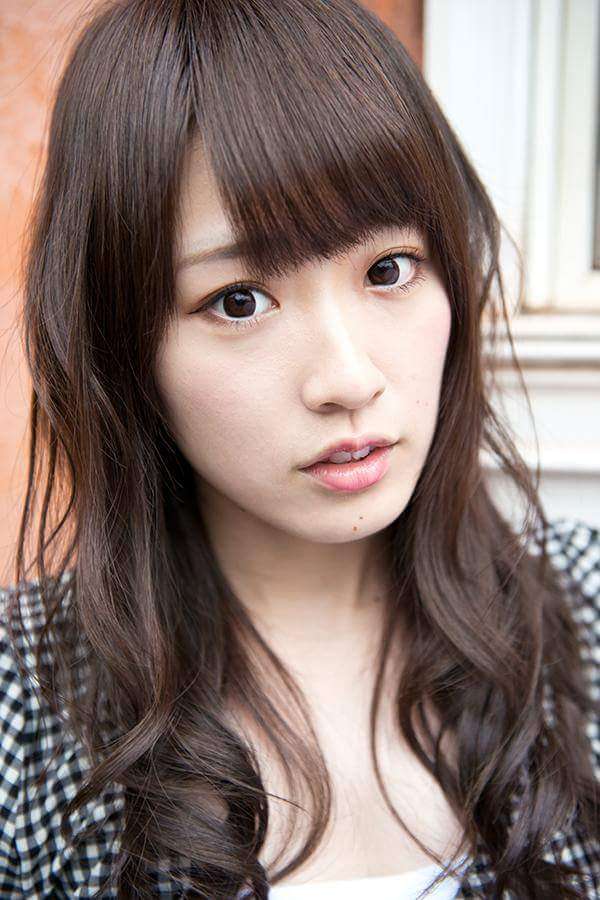 乃木坂46白石麻衣、幼少期の姿に「既に可愛い」「美人のルーツ」の声