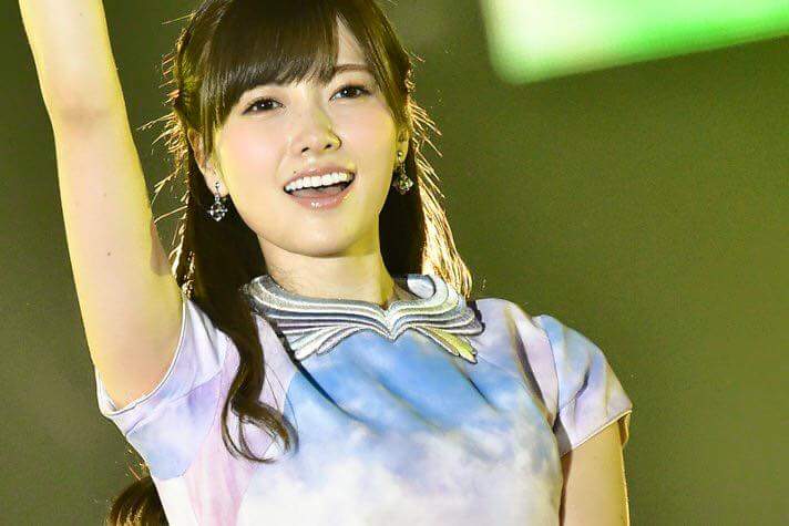 乃木坂46白石麻衣、幼少期の姿に「既に可愛い」「美人のルーツ」の声