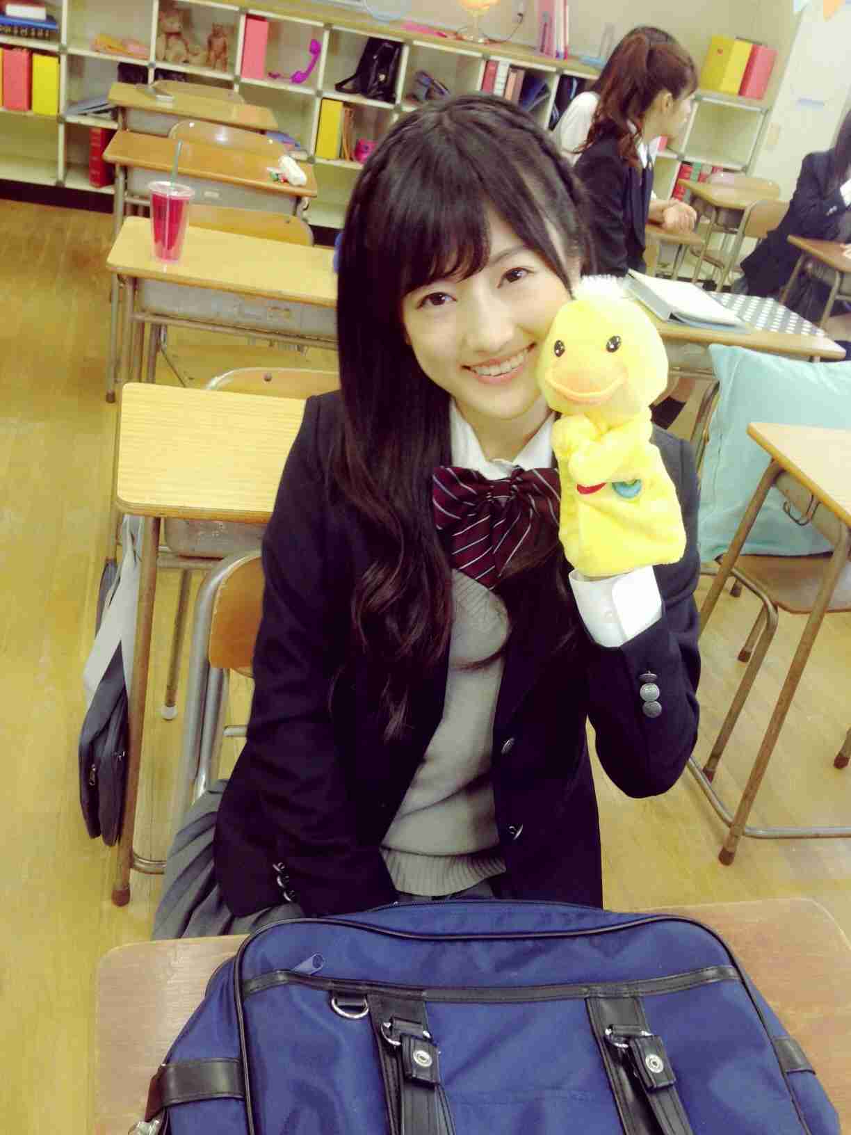 乃木坂46白石麻衣、幼少期の姿に「既に可愛い」「美人のルーツ」の声