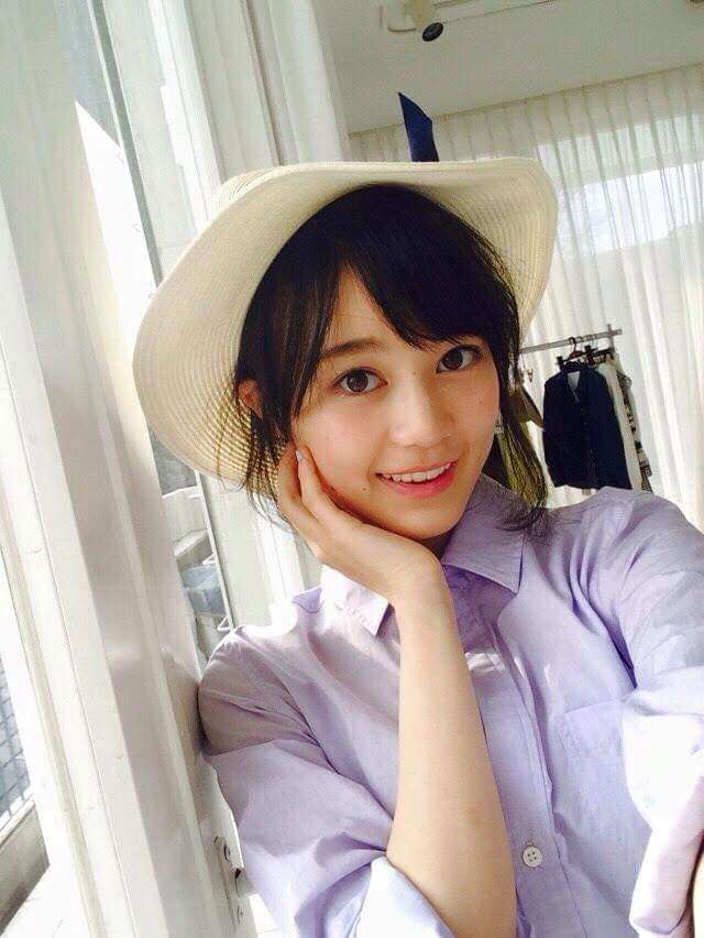 乃木坂46白石麻衣、幼少期の姿に「既に可愛い」「美人のルーツ」の声