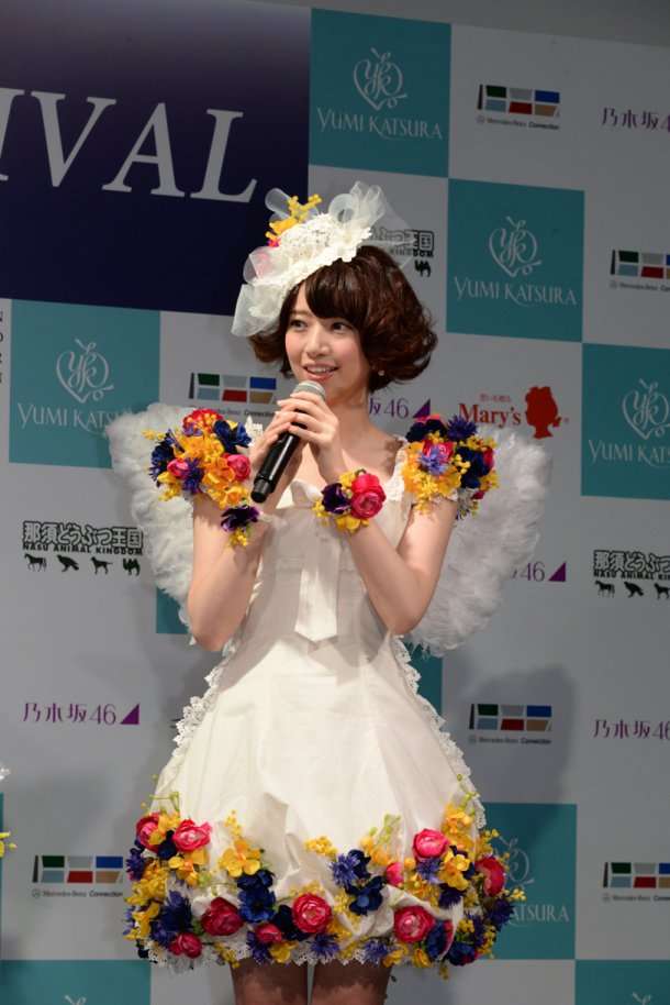 乃木坂46白石麻衣、幼少期の姿に「既に可愛い」「美人のルーツ」の声