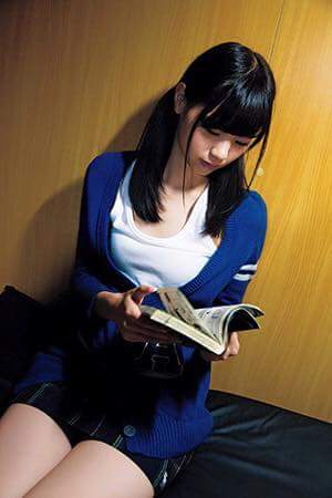 乃木坂46白石麻衣、幼少期の姿に「既に可愛い」「美人のルーツ」の声