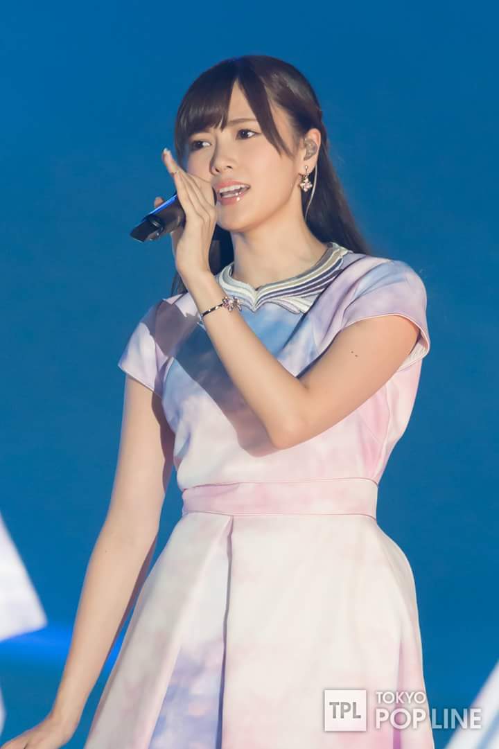 乃木坂46白石麻衣、幼少期の姿に「既に可愛い」「美人のルーツ」の声