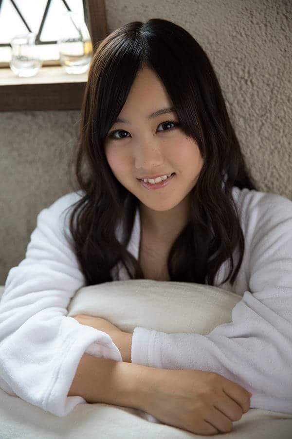 乃木坂46白石麻衣、幼少期の姿に「既に可愛い」「美人のルーツ」の声