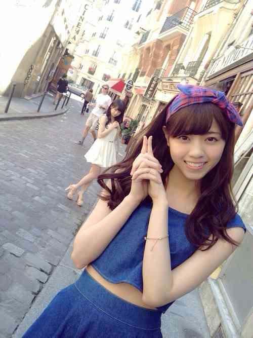 乃木坂46白石麻衣、幼少期の姿に「既に可愛い」「美人のルーツ」の声