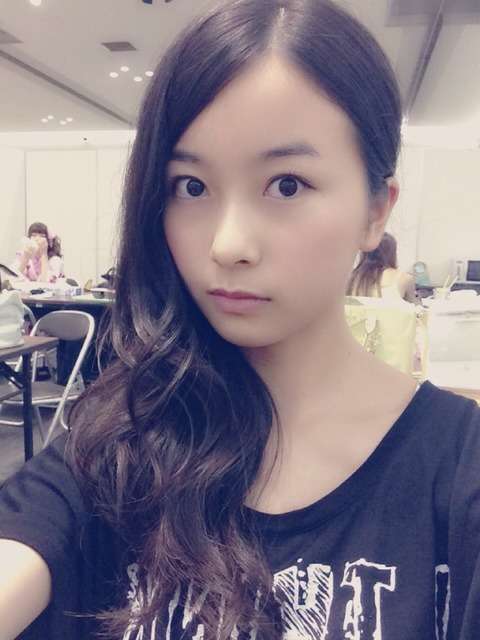 乃木坂46白石麻衣、幼少期の姿に「既に可愛い」「美人のルーツ」の声