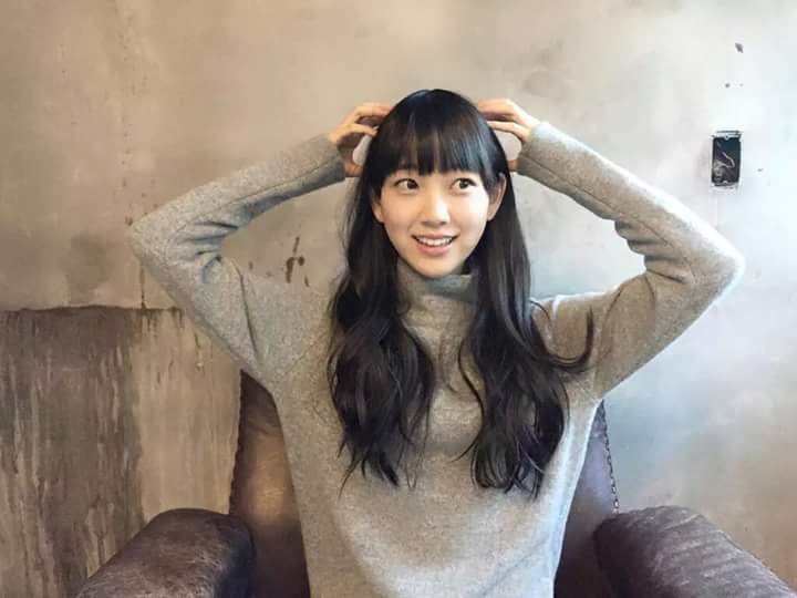 乃木坂46白石麻衣、幼少期の姿に「既に可愛い」「美人のルーツ」の声