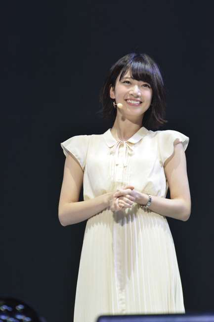 乃木坂46白石麻衣、幼少期の姿に「既に可愛い」「美人のルーツ」の声