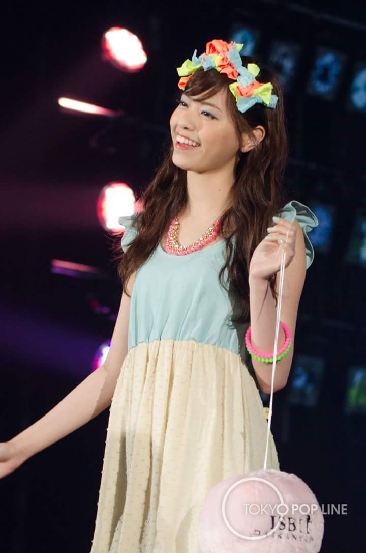 乃木坂46白石麻衣、幼少期の姿に「既に可愛い」「美人のルーツ」の声