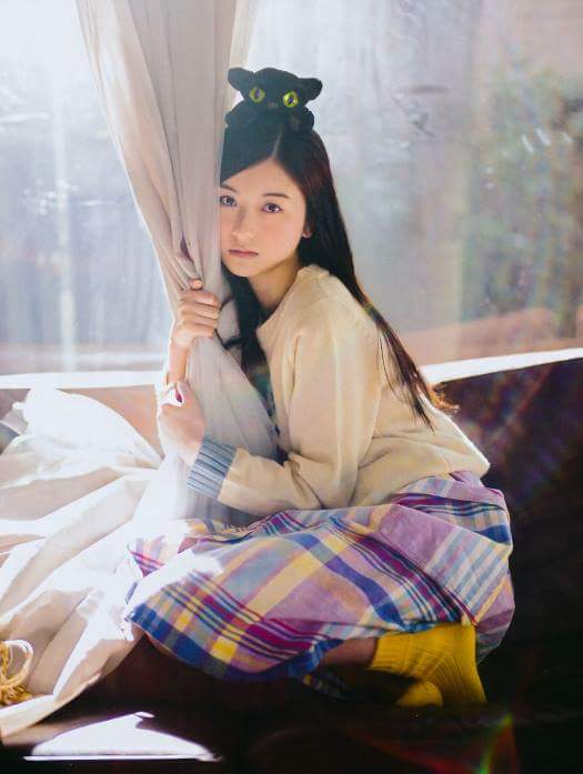 乃木坂46白石麻衣、幼少期の姿に「既に可愛い」「美人のルーツ」の声