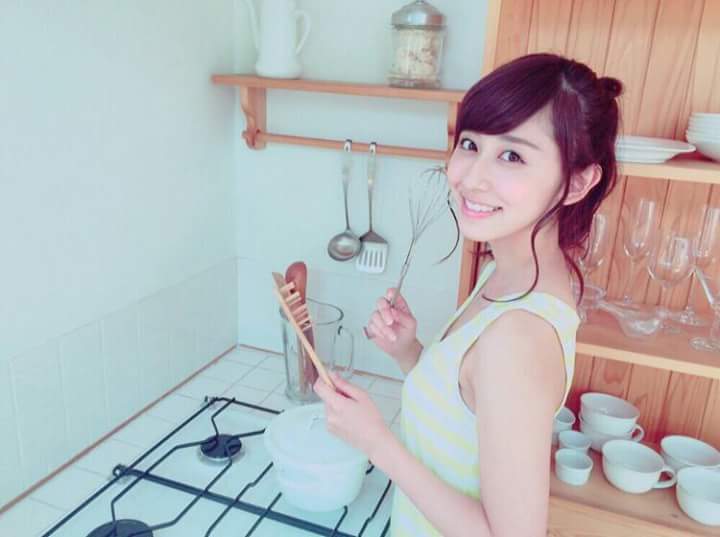 乃木坂46白石麻衣、幼少期の姿に「既に可愛い」「美人のルーツ」の声