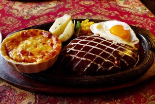 ハンバーグソースは何味？