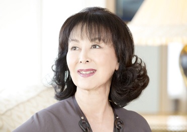 うつみ宮土理　愛川欽也さん急逝から半年…若いイケメンと腕組みデート