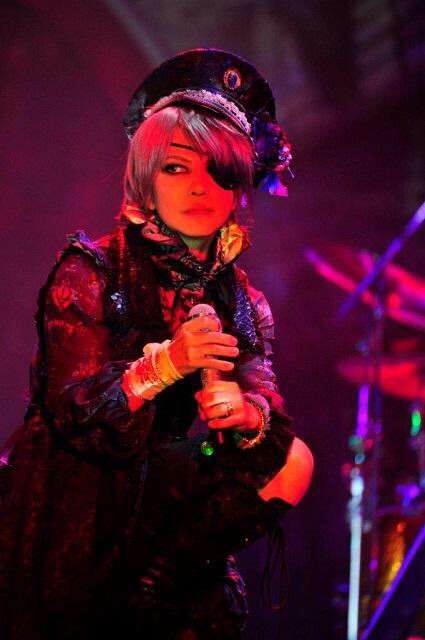 ゴールデンボンバー・喜矢武豊＆HYDEのハロウィーンツーショットに興奮の声！