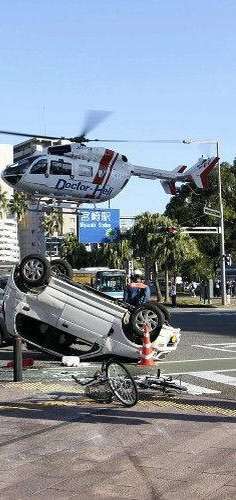 歩道に車、２人死亡＝７００メートル暴走、５人重軽傷－宮崎