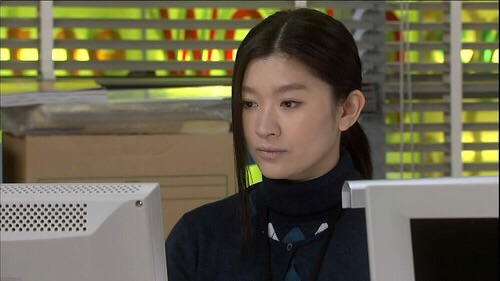 篠原涼子が髪を触りすぎ？ ドラマ「オトナ女子」に視聴者が集中できない！