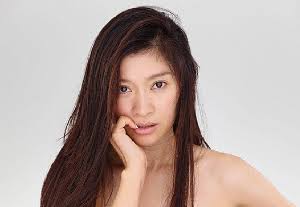 篠原涼子が髪を触りすぎ？ ドラマ「オトナ女子」に視聴者が集中できない！