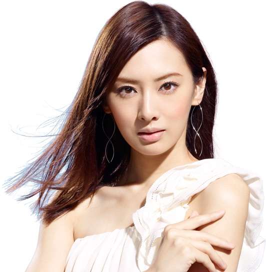 篠原涼子が髪を触りすぎ？ ドラマ「オトナ女子」に視聴者が集中できない！