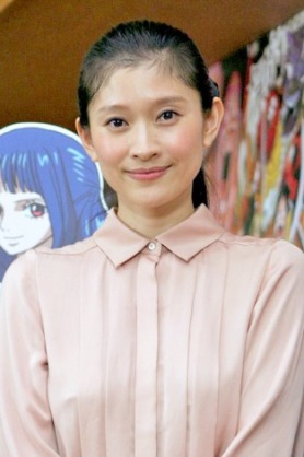 篠原涼子が髪を触りすぎ？ ドラマ「オトナ女子」に視聴者が集中できない！