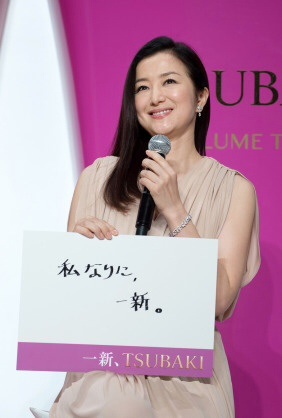 「奇跡すぎる49歳」山田佳子さん　最新ビキニ姿を撮り下ろし