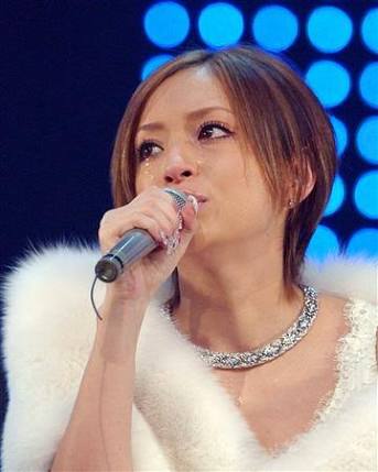 浜崎あゆみ、突然のTwitter卒業......ツイートも全削除でファン悲鳴