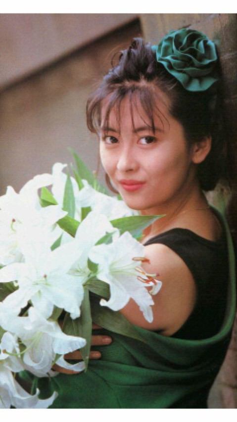 初の朗読劇も声が震え…中山美穂の寂しき「デビュー30周年」