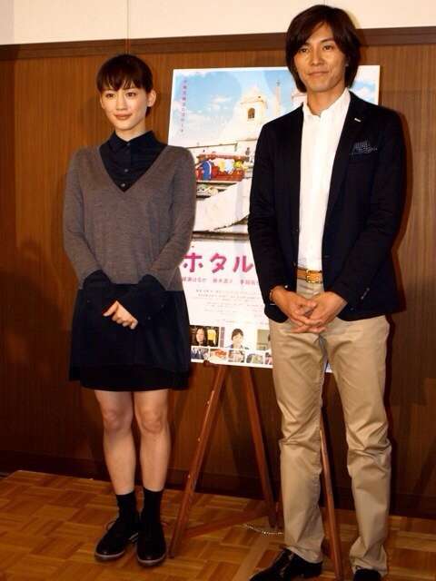 綾瀬はるか、優美な純白ウェディングドレス姿を披露！「オトナな私に仕上がった」